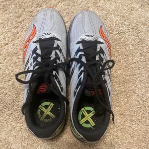 Saycony Mid distance sprinting spikes